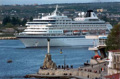 Севастопольский порт принимает суда со всего мира